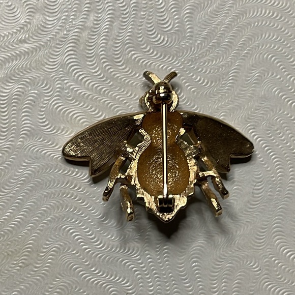 Vintage white bee brooch pin - Picture 2 of 2